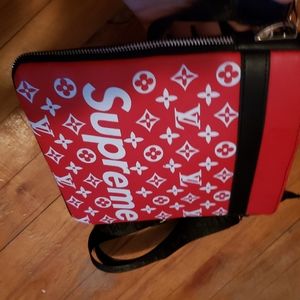 Louis vuitton supreme messenger bag
